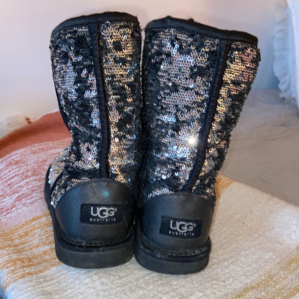 UGGS